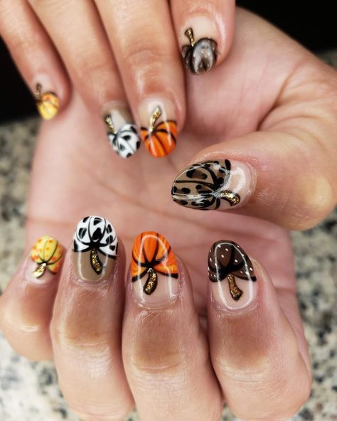 Pumpkin Cheetah Nails, Fall Pumpkin Nails, Pedi Designs, Pumpkin Nail Designs, Animal Print Nails Art, Cheetah Nails, Pumpkin Nails, Holiday Nail, Painted Nail Art