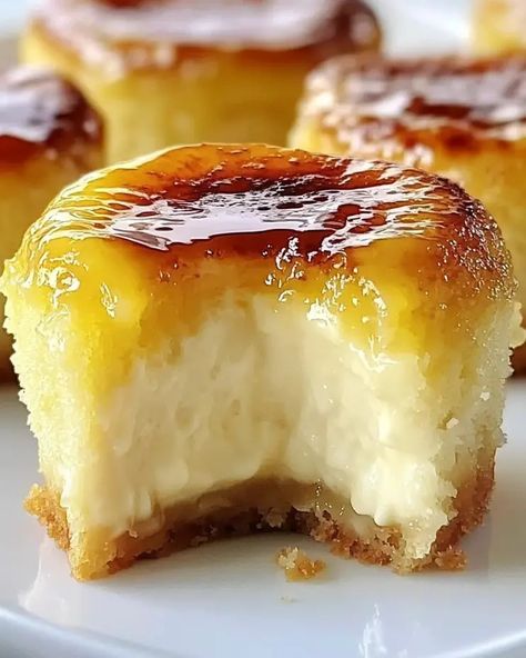 Mini Crème Brûlée Cheesecakes with Caramel Topping - optimal recipes Mini Crème Brûlée Cheesecakes, Mini Creme Brulee Cheesecake, Cheesecake Brulee, Cream Brulee Cheesecake, Mini Pies Easy, Mini Creme Brulee, Salted Caramel Desserts, Creme Brulee Cheesecake, Creme Brulee Recipe