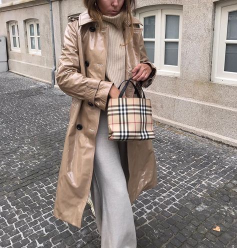 Burberry Bag Outfit, Sofia Coelho, Purse Outfit, Burberry Purse, Outfit Dinner, Bag Outfit, Digital Closet, Winter Outfit, Fall Outfit