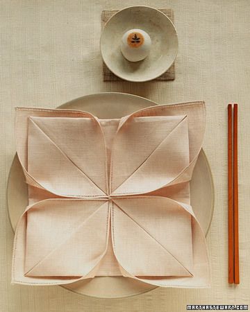 Impress guests with dinner napkins folded as elegant lotus flowers. To mark a special occasion, use pale-pink napkins instead of white.   Brought to you by: Edwards® Desserts Carrots Thanksgiving, Martha Stewart Entertaining, Cilantro Corn, Diy Napkin Folding, Folded Napkins, Thanksgiving Side Dishes Healthy, Napkin Folding Ideas, Paper Napkin Folding, Healthy Quinoa