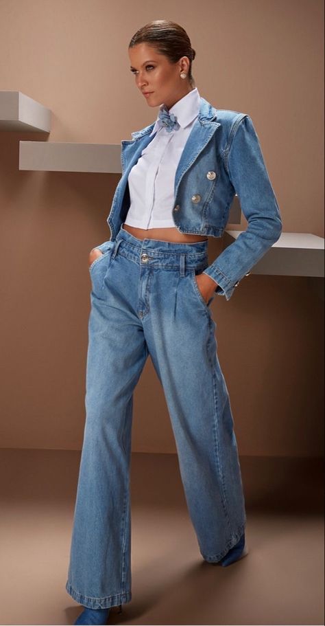 Denim Jacket And Jeans, Denim On Denim Looks, Looks Jeans, Women's Denim Jeans, Custom Jeans, Casual Outfit Inspiration, Denim Wear, All Jeans, Denim Chic