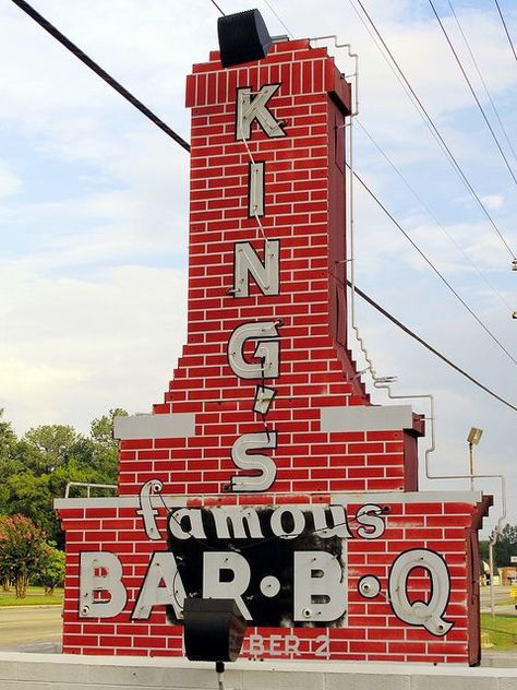 King's Bar-B-Q Petersburg, Virginia Retro Barbecue, Neon Signs Uk, Petersburg Virginia, Bbq Signs, Neon Open Sign, Cool Neon Signs, Neon Vintage, Retro Signs, Chuck Wagon