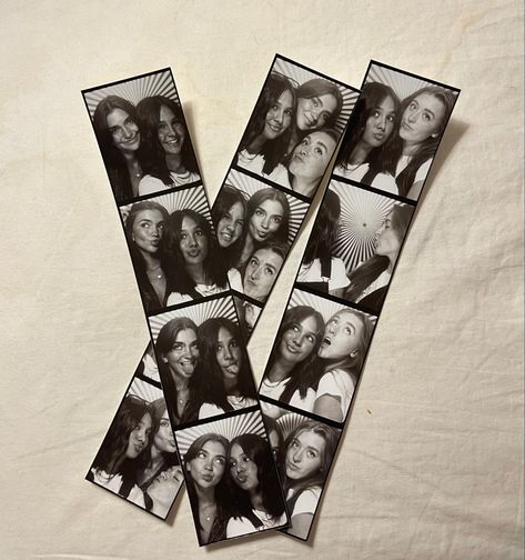 French Photo Booth, Photo Booth Aesthetic Friends, Photo Booth Instagram Story, Film Photo Booth, Photobooth Pictures Friends, Photobooth Pictures With Friends, Photobooth Ideas Friends, Photobooth With Friends, Photo Booth Friends