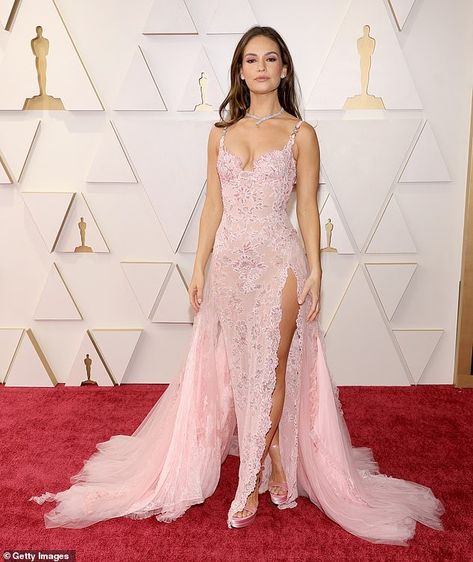 Lily James Oscars, Vestido Color Lila, Vestidos Oscar, Oscars 2022, Carolina Herrera Gown, Vera Wang Gowns, Gucci Gown, Oscars Red Carpet, Haute Couture Gowns