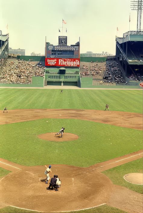 The windows in direct center field at Polo Grounds were to the team’s clubhouse (home on your left, visitors on your right) New York Stadium, Polo Grounds, Ny Baseball, Mlb Stadiums, Shea Stadium, Mets Baseball, Baseball Park, Giants Baseball, Baseball Stadium