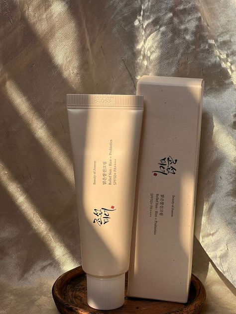 The beauty of Joseon is genuinely a life saver bro nothing else works for me but this is like sent from the heavens. Korean skincare has never once let me down. Skincare Products Sunscreen, Spf Is Your Bff, Boj Sunscreen, Korean Self Care, Best Spf For Face, Spf Aesthetic, Korean Spf, Sunscreen Aesthetic, Korean Skin Care Products