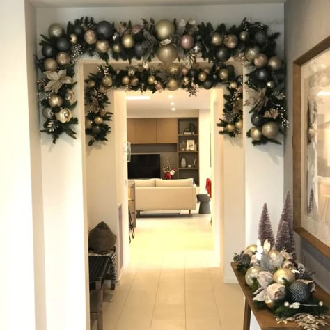 Impeccable Christmas Wall Decoration Ideas for This Festive Season Christmas Living Room Decor Ideas, Christmas Living Room Decor, Christmas Card Display, Christmas Living Room, Christmas Decor Inspiration, Christmas Decorations Living Room, Christmas Themes Decorations, Christmas Living Rooms, Living Room Decor Ideas