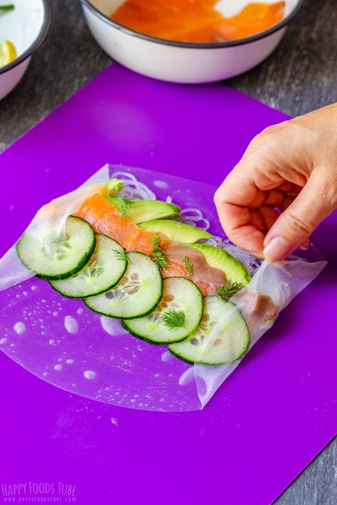 Summer Rolls Dipping Sauce, Healthy Spring Rolls, Avocado And Cucumber, Summer Rolls Recipe, Rice Paper Recipes, Rice Paper Rolls, Spring Roll Recipe, Salmon Avocado, Vermicelli Noodles