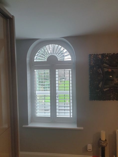 Kitchen Shutters Window, Shutters Arched Window, Arched Window Trim, Arched Doors Interior, Arched Windows Exterior, Diy Exterior Shutters, Rustic Window Shutters, Outside Window Shutters, Window Shutter Ideas