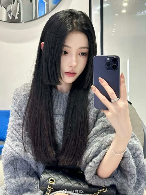 Full Bangs Long Hair, Hair Without Bangs, Hime Haircut, Pretty Hair Cuts, Hime Cut, Black Hair Balayage, Long Shiny Hair, Hair Inspiration Long, Long Dark Hair