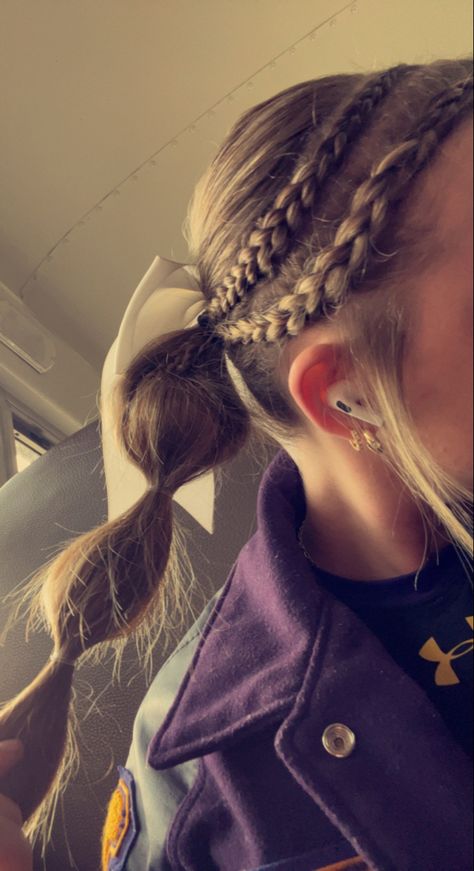 Softball Hairstyles Low Ponytail, Braided Hairstyles Volleyball, Hair Styles For Sports Basketball, Cute Simple Everyday Hairstyles, V Ball Hairstyles, Fun Softball Hairstyles, Game Day Hair Volleyball, Simple Cheer Hairstyles, Cheer Tryout Hairstyles