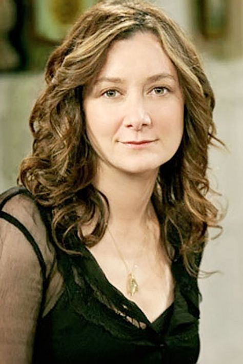 Leslie Winkle - Big Bang Theory - Sara Gilbert - Character profile - Writeups.org Darlene Conner, Sarah Gilbert, Big Bang Theory Actress, Famous Vegans, Sara Gilbert, Johnny Galecki, The Big Bang Theory, Big Bang Theory, Big Bang