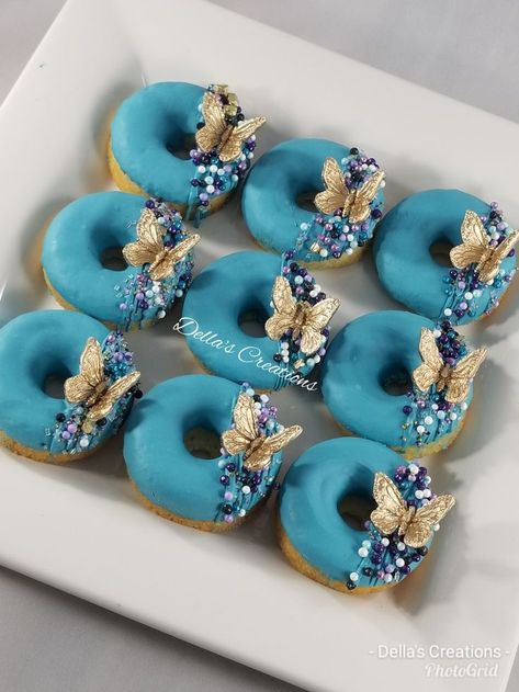 Donat Glaze, Donut Decorating Ideas, Fancy Donuts, Donuts Gourmet, Fancy Sprinkles, Doughnut Shop, Donut Decorations, Mini Doughnuts, Chocolate Covered Treats