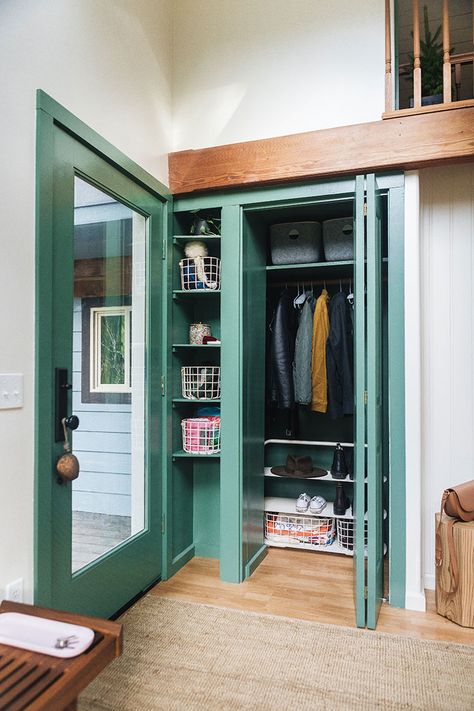 No Mudroom Solution, Tiny Mudroom Ideas Entryway, Small Entryway Storage, Cabin Entryway, Entryway Essentials, Pnw Cabin, Open Entryway, Tiny Entryway, Entryway Rack