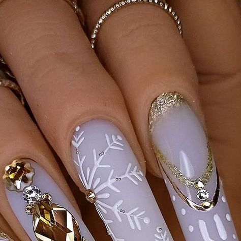 Winter French Tip Nails, Trendy Christmas Nails, Winter Wonderland Nails, Wonderland Nails, Nails Festive, Snowflake Nail Design, Festive Nail Art, Holiday Nail Designs, Winter Nails Acrylic