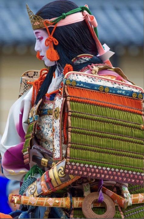 Jidai Matsuri ( before the pandemic)... with the Geiko Ichisayo of Pontocho as Tomoe Gonzen, a famous female samurai , is the main role of the Jidai Matsuri parade in Japan. Female Samurai, Japanese Costume, Kimono Japan, Japanese History, Samurai Armor, Concept Clothing, Japanese Characters, Japanese Outfits, Traditional Clothing