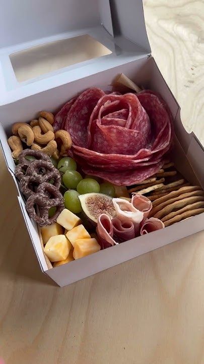 Lunch Box Charcuterie Board, How To Package A Charcuterie Board, Packaged Charcuterie Board, Charcuterie Favor Boxes, Charcuterie Packed Lunch, Mini Dessert Box Ideas, Charcuterie Portions Per Person, Charcuterie Boxes Wedding, Charcuterie Box Ideas Individual