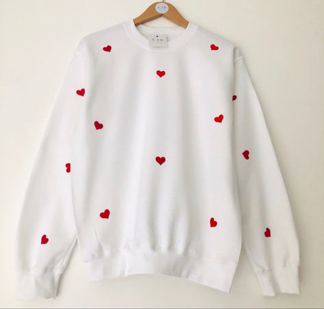 Embroidery On Jumper, Heart Tshirts, Bratz Fashion, Embroidered Hearts, Cream Jumper, Long Gown Design, Couple Dress, White Jumper, Heart Sweatshirt