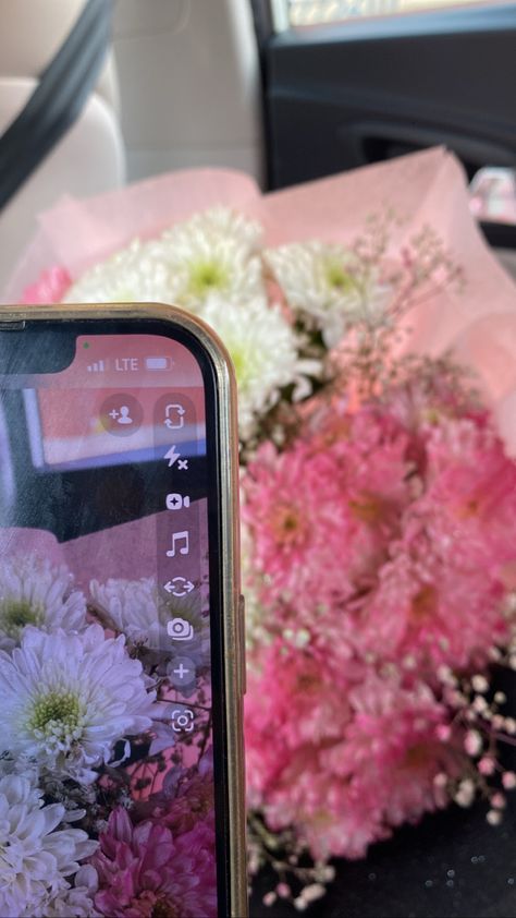 Flower Bouquet Snapchat Story, Weddings Decorations Elegant Romantic, Flower Boquet, Bff Hands Aesthetic, Iphone Wallpaper Classy, Emoji For Instagram, Paper Background Design, Flowers Instagram, Nothing But Flowers