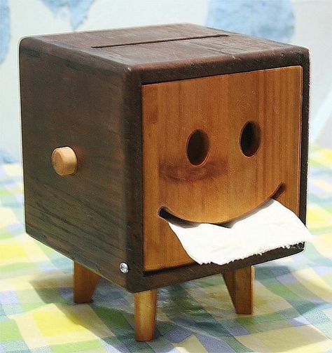 Para toallas faciales o papel de baño. Wood Crafting Tools, Woodworking For Kids, Small Woodworking Projects, Diy Holz, Wooden Projects, Woodworking Jigs, Woodworking Project, Teds Woodworking, Small Wood Projects