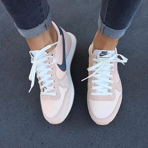 @fashion4perfection ❣ Check out link in bio. 📸 @mel_____xo Grey Nike Sneakers, Basket Nike, Trendy Womens Shoes, Sneaker Trend, Sneaker Outfits, Sneaker Nike, Nike Internationalist, Baskets Nike, Pink Nike