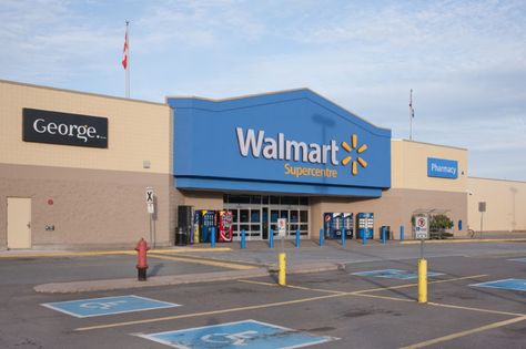 Gatell critica a Walmart y la marca debería poner atención Walmart Store, Market Stands, Walmart Photos, Building Photography, Goldman Sachs, Corporate America, Walmart Deals, Truro, Store Fronts