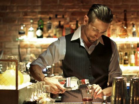 Eric Alperin - Los Angeles, CA Bartender Shaking Cocktail, Mixologist Bartender Photography, Bartender Aesthetic Male, Bartender Photography, Bartenders Photography, Bartender Outfit, Photography Degree, Sushi Master, Male Pose