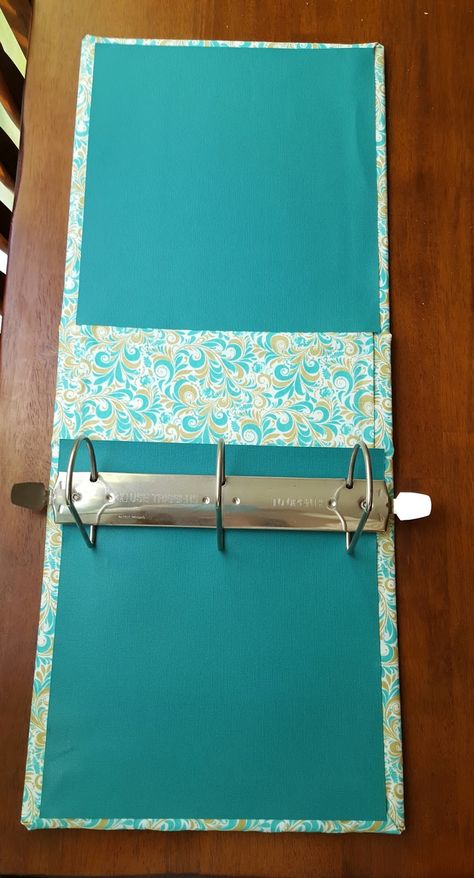 How To Cover 3 Ring Binder With Fabric, How To Cover A Binder With Fabric, How To Cover A Photo Album With Fabric, Fabric Binder Covers Diy, Fabric Covered Binder, Fabric Covered Photo Album Diy, Diy Photo Album Cover, Scrapbook Cover Ideas Diy, Diy Binder Cover Ideas