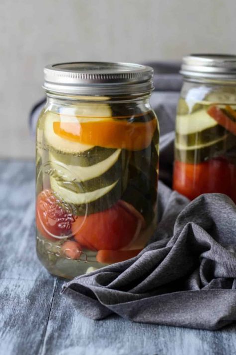 A great and simple recipe for canning zucchini for the winter days. Canned zucchini with tomatoes, dill and garlic. Instructions with step-by-step pictures. Canning Zucchini, Canned Zucchini, Zucchini Pickles, Best Bread Machine, Canning Ideas, Homestead Ideas, Zucchini Recipe, Zucchini Slice, Home Canning