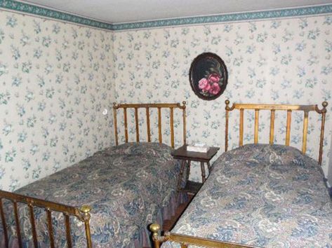 There are standard rooms available for rent for the evenings. 1920s Bedroom, 1940s Bedroom, White Wash Walls, Blue Painted Walls, Primitive Bedroom, Painted Paneling Walls, Victorian Bedroom, Victorian Interior, House Restoration