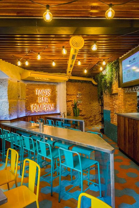 Mexican Design Interior, Juice Bar Interior, Mexican Restaurant Design, Mexican Restaurant Decor, Store Design Boutique, Cafe Shop Design, Fast Casual, Lounge Design, Bar Design Restaurant