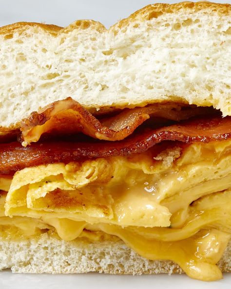 Super close up shot of the inside of a cut bacon egg and cheese. Bacon Egg And Cheese Sandwich, Kaiser Roll, Eggs In Oven, Cheese Sandwich Recipe, Perfect Bacon, Eggs And Cheese, Sandwich Thins, Hard Rolls, Egg And Cheese Sandwich