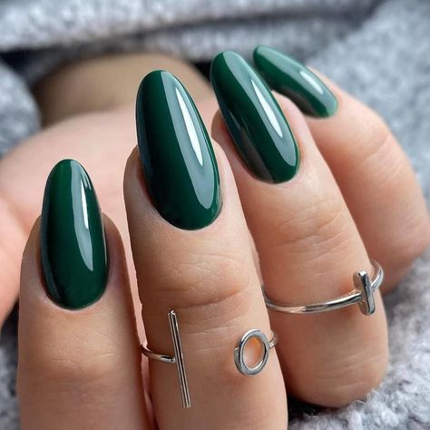 Bright Winter Nails, Green Manicure Ideas, Manicure New Year, New Year Manicure, Manicure Short Nails, Nail Art Designs For Summer, Manicure Aesthetic, Manicure Short, Autumn Manicure