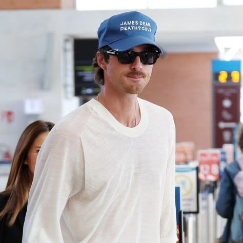 Jacob Elordi, Gq Magazine, Venice Film Festival, Boy Fits, James Dean, Outfits With Hats, Celebrity Art, Mens Style, Film Festival