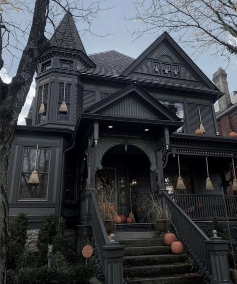 Black Victorian House, Witchy Houses, Victorian Gothic House, Gothic Homes, Gothic Decor Bedroom, Victorian Renovation, Black Houses, Georgian Architecture, Goth Home