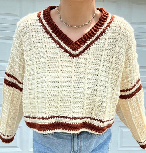 THIS IS A DIGITAL PDF DOWNLOAD, NOT A PHYSICAL PRODUCT. The Varsity Sweater is an advanced beginner - intermediate crochet pattern that is made-to-measure, so you can customize the fit! It uses worsted weight yarn, I used wool but you can use the fiber of your choice! You will also need a 5mm and 3.5mm crochet hook. Retro Crochet Sweater Pattern, Granny Square Crochet Sweater Pattern, Crochet Tapestry Sweater, Chunky Crochet Sweater Pattern, Sweater Vest Crochet Pattern, Crochet Motivation, Cool Crochet Patterns, Crochet Sweatshirt, Cardigan Styles