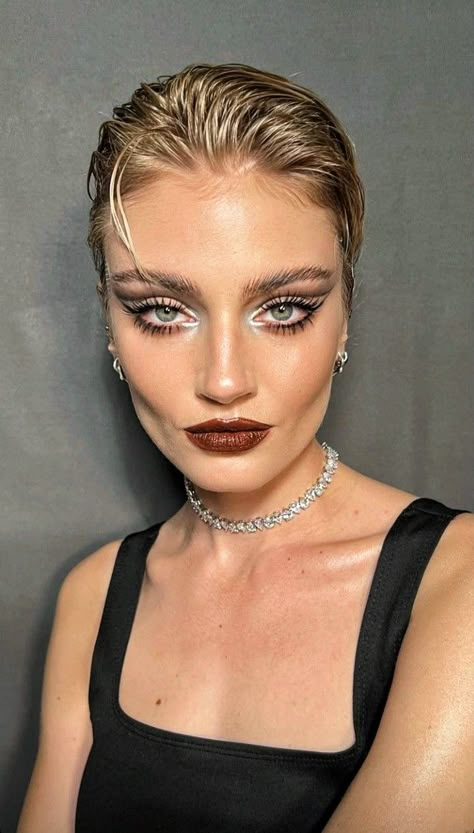 Dark Elegant Makeup, Good Apple Foundation, Apple Foundation, Glam Rock Makeup, Gala Makeup, Rock Makeup, Club Makeup, Artsy Makeup, Maquillage On Fleek