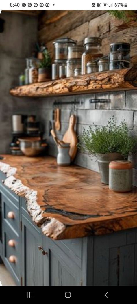 Kitchen Shelf Decor Ideas, Pine Shelves, Kitchen Shelf Decor, Wood Details, Rustic Kitchen Design, Cabin Kitchens, Friends Diy, Table Diy, Cabin Style