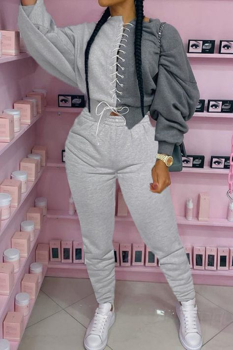 Shop Blush Mark Pants Sets. Discover our stunning collection of Pants Sets and enjoy your perfect look of Lavinia Esther Grey Set. Outfits Con Pans, Crop Top And Sweatpants, Sport Casual Outfit, Sporty Set, Two Piece Pants Set, Crop Top Sweatshirt, Sweatpants Set, Top Pants Set, Sport Dress