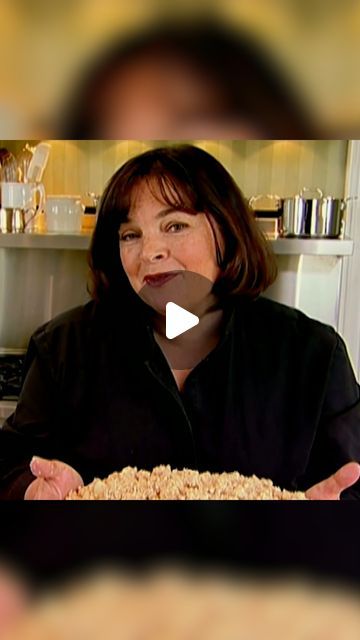 Food Network on Instagram: "Fall weather calls for @InaGarten's old-fashioned apple crisp! 😊🍎  @StreamOnMax for more #BarefootContessa. #StreamOnMax  Get the recipe at the link in our bio!" Ina Garden Apple Tart, Ina Garden Apple Crisp, Ina Garden Apple Pie, Cooking Apple Recipes, Fruit Crumble Recipe, Old Fashioned Apple Crisp, Old Fashioned Apple Pie, Ina Garden, Best Apple Crisp Recipe