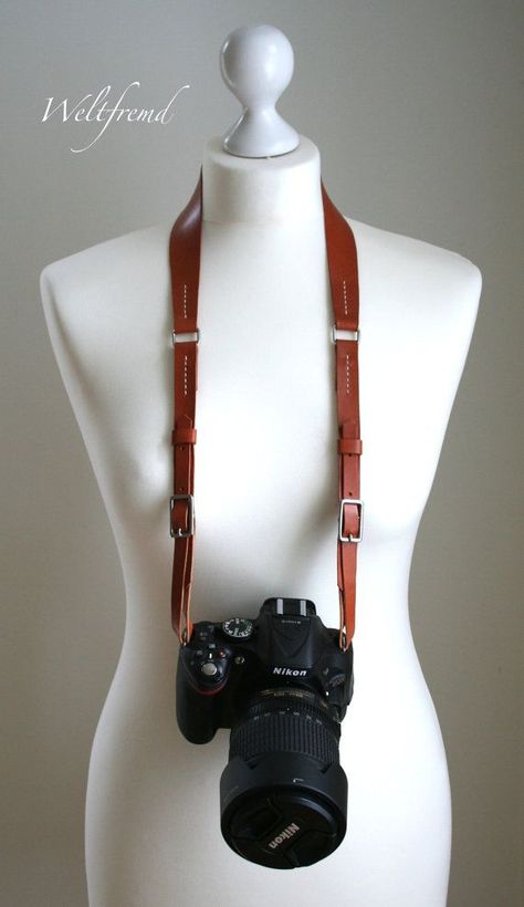 Diy Camera Strap, Camera Crafts, Vintage Camera Strap, Camera Neck Strap, Photography Bags, Leather Camera Strap, Camera Photos, Camera Straps, Photography Accessories