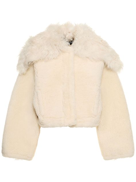 Front zip closure . Two side pockets. Unlined Jacquemus Jacket, Jacquemus Sweater, Jacquemus Clothes, Cropped Fur Jacket, Ruffle Jacket, Cropped Leather Jacket, Shearling Jacket, Winter Fashion Outfits, Fashion Essentials