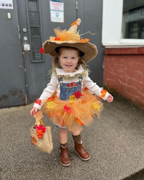 Toddler Scarecrow Costume Girl, Miner Costume, Toddler Scarecrow Costume, Scarecrow Dress, Diy Scarecrow Costume, Diy Scarecrow, Scarecrow Costume, Farmer Girl, Diy Toddler