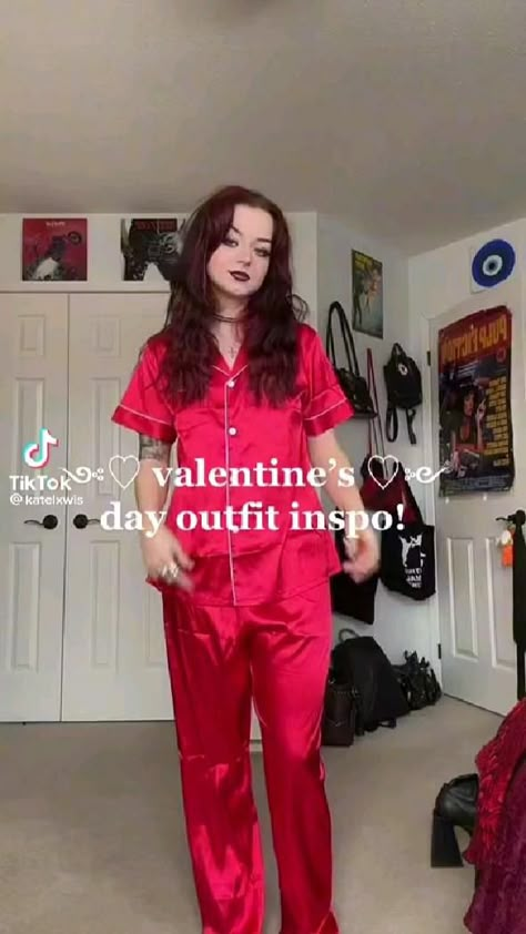 Romantic Valentines Outfits, Edgy First Date Outfit, Vday Aesthetic Outfits, Goth Valentines Aesthetic, Valentine Outfits Aesthetic, Valentine Goth, Black Valentines Day Outfit, Alt Valentines Gifts, Dark Valentines Outfit