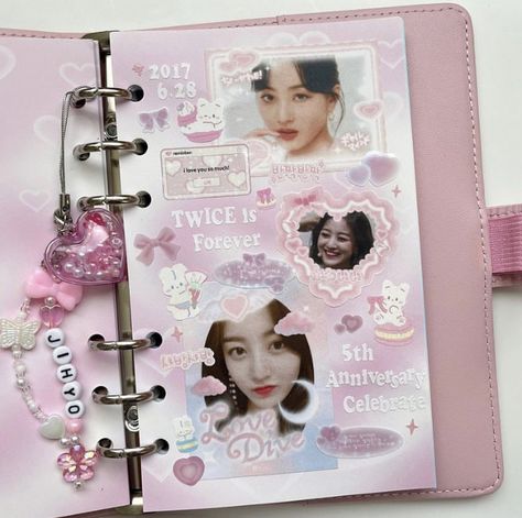 Kpop Binder Cover, Collect Book Kpop, Collector Aesthetic, Pink Binder, Binder Deco, Kpop Binder, Pc Decoration, Photocard Binder, Collect Book