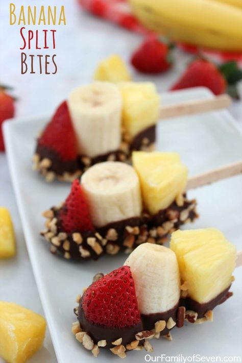 Banana Split Bites, Healthy Finger Foods, Chocolate Dipped Fruit, Taco Time, Party Finger Foods, Tasting Party, Fruit Dessert, Summer Snacks, Dessert Bar