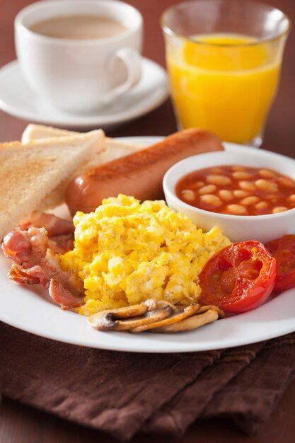 Scrambled Egg Recipes Healthy, Bacon Beans, Scrambled Eggs Bacon, Sausage Beans, Healthy Breakfast Menu, Easy Protein Meals, British Breakfast, Healthy Breakfast Sandwich, Eggs Scrambled