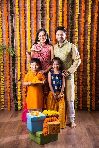 Diwali Family, Bhai Dooj, Taking Selfie, Eating Food, Family Of Four, Young Family, Psd Icon, Creative Ads, Oil Lamp