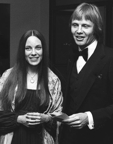 Marcheline Bertrand and Jon Voight-parents of Angelina Jolie:-)She's so like her mum:-) Marcheline Bertrand, John Voight, Jon Voight, Moda Hippie, Jolie Pitt, Celebrities Then And Now, Foto Art, Angelina Jolie, Vintage Photographs