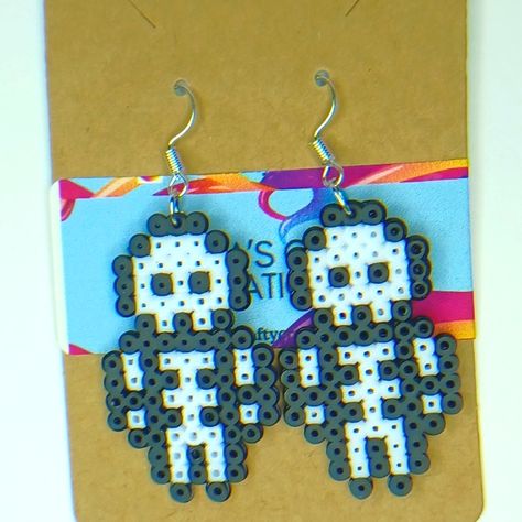 Skull Perler, Perler Bead Jewelry, Bead Jewelry Necklaces, Perler Beads Earrings, Perler Earrings, Perler Bead Earrings, Mini Perler Beads, Rave Kandi, Perler Designs